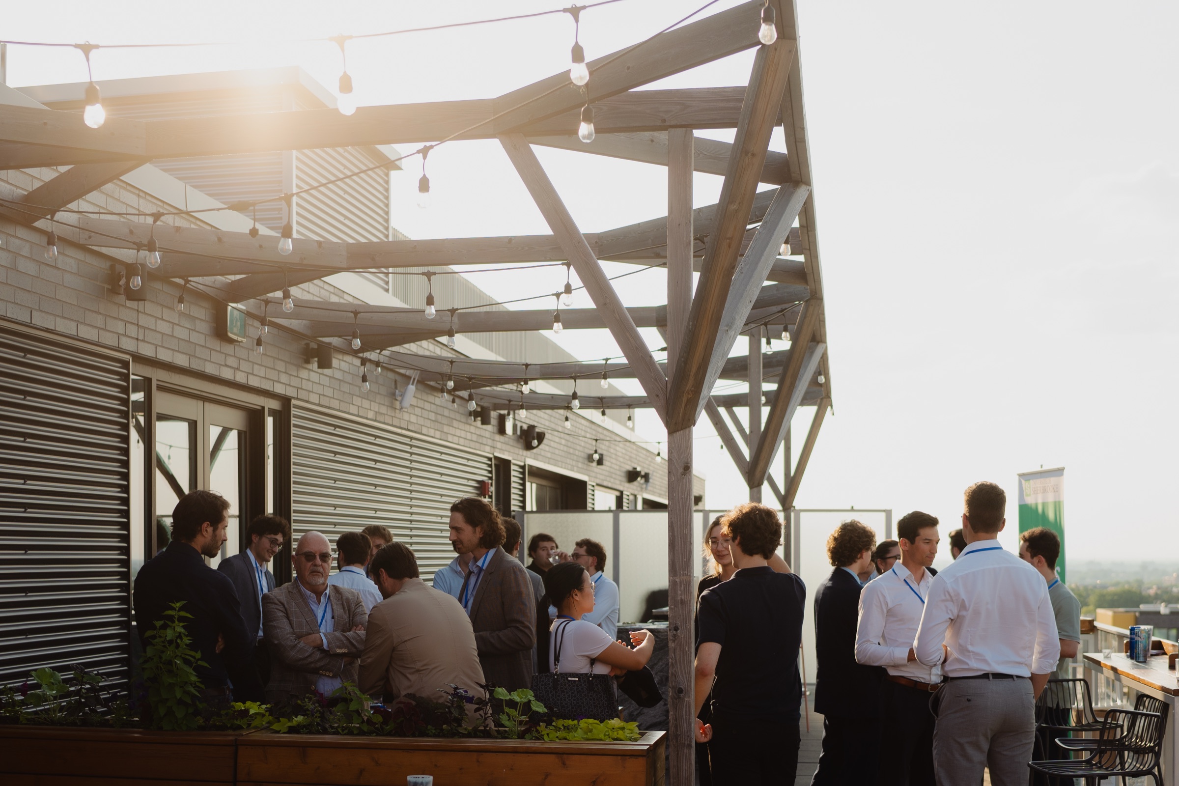 Vue d'ensemble de la réception du FIEUS sur une terrasse